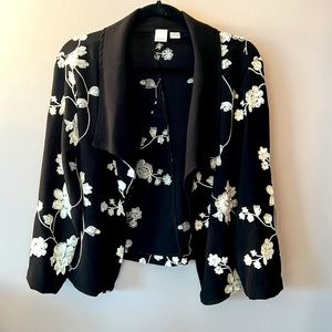 A.Moon Open Front B&W Floral Embroidered Blazer sz M